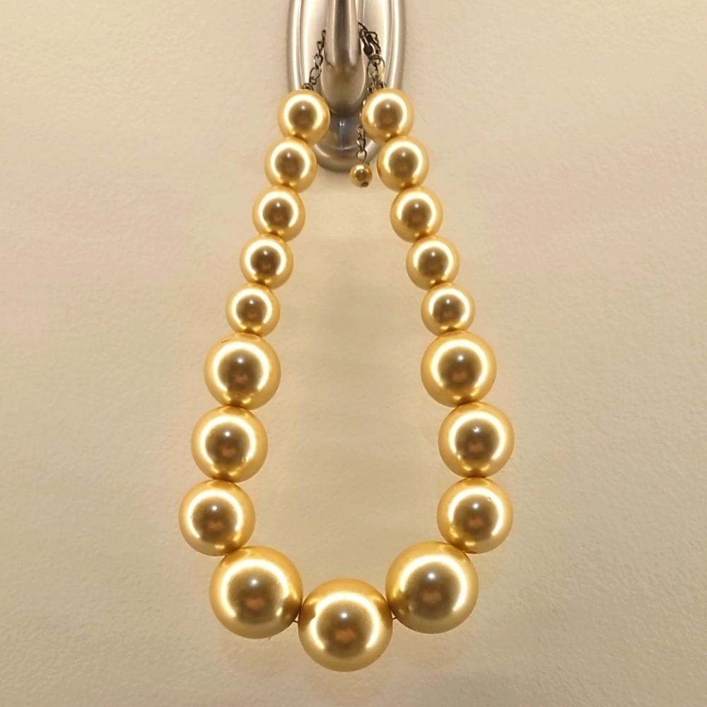 Elegant Gold Pearl Necklace
